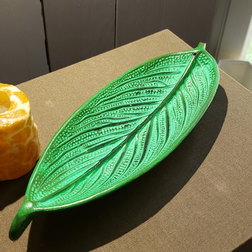 Windrose leaf decor tray 10x3.5